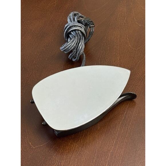 Advantage 2319E Electric Travel Iron Vintage Folding Handle 8' Cord, Box, Works! - Picture 5 of 16